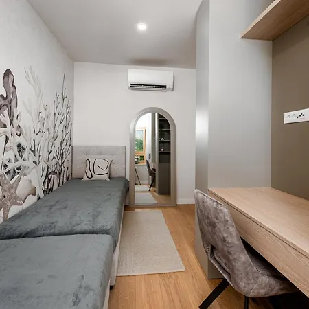 Luxury Marie With Garage Included Apartment Makarska