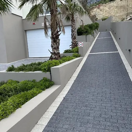 Luxury Marie With Garage Included Apartment